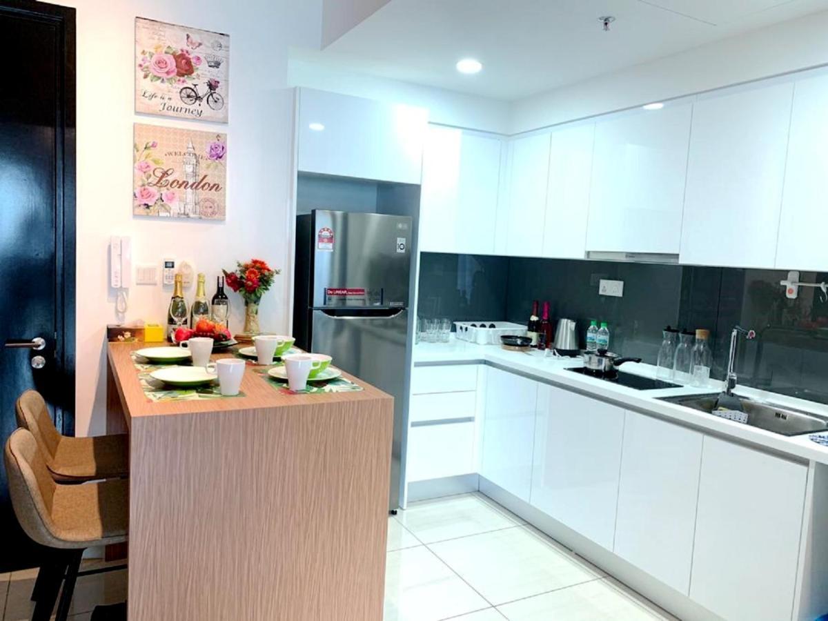 Almas Puteri Harbour Apartment *